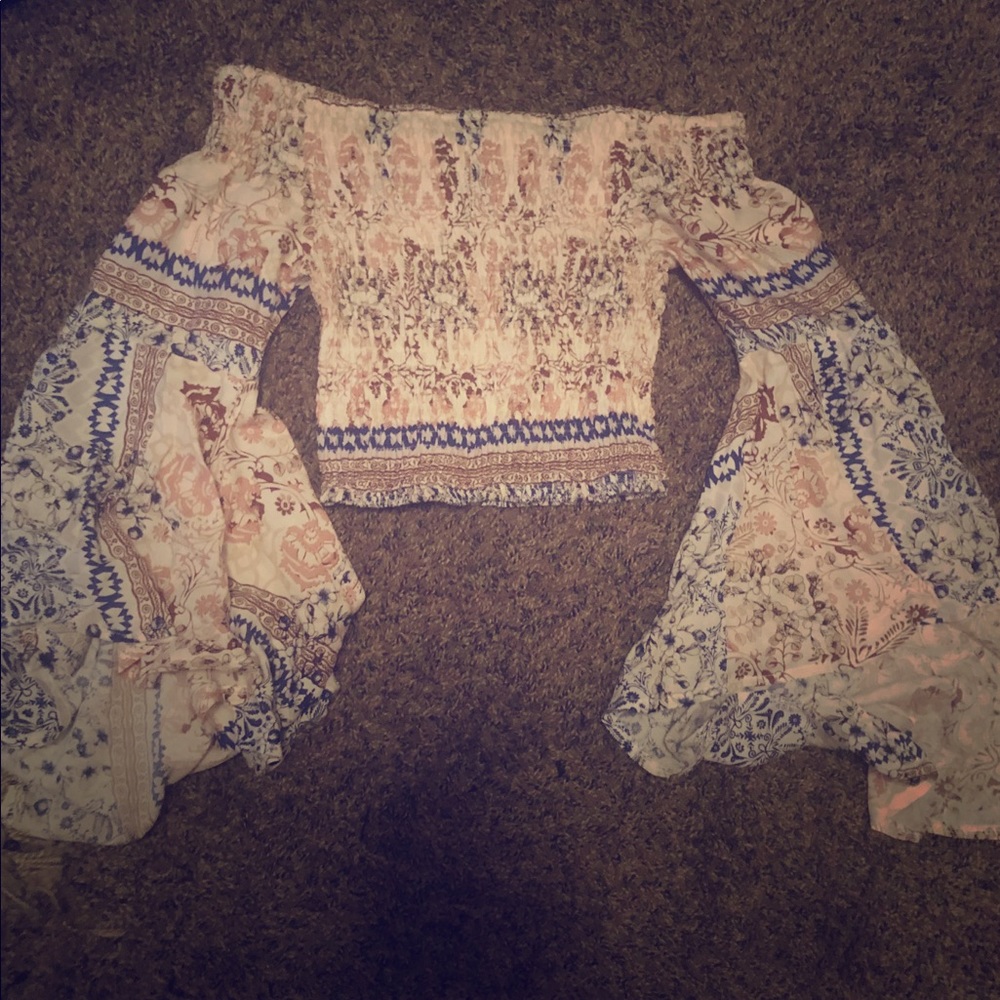 LF cropped shirt woth flowy sleeves